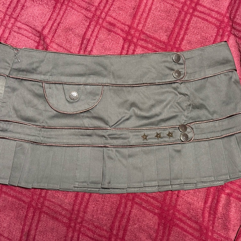 Stylish Green Pleated Skirt